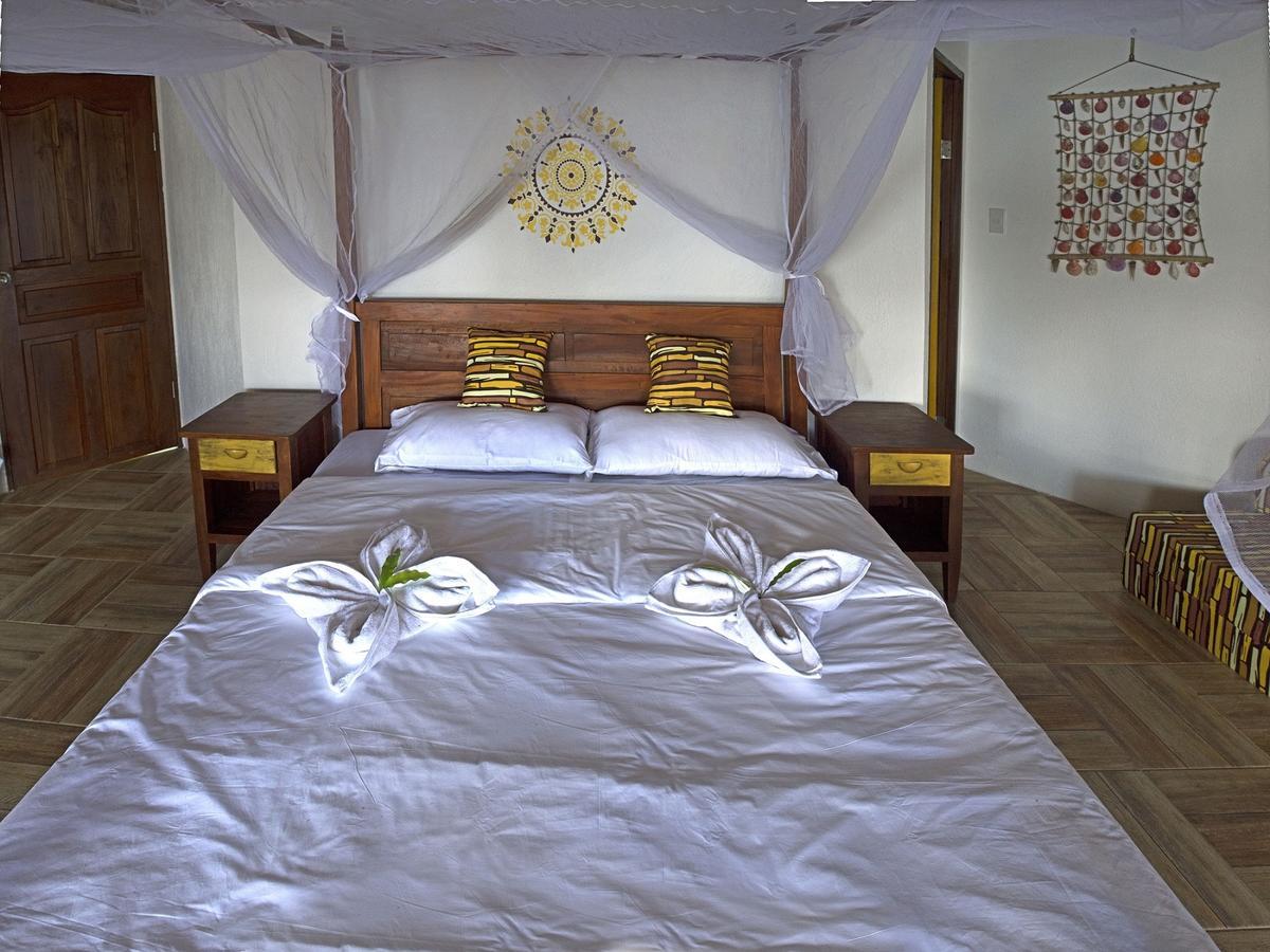 Iris Island Eco Resort Бусуанґа Екстер'єр фото